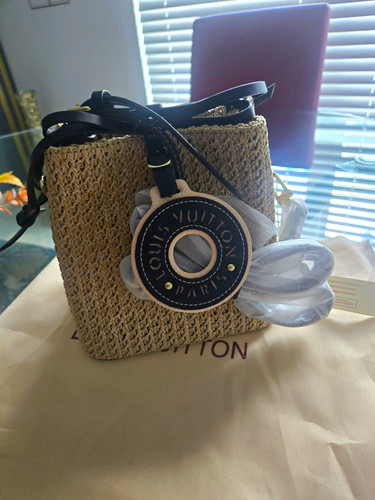 Louis vuitton beige crossbody - louis,