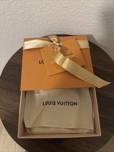 Louis vuitton box - vuitton, dust