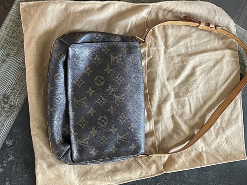 Louis vuitton monogram canvas - vuitton,