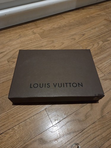 Louis vuitton box - box, dust