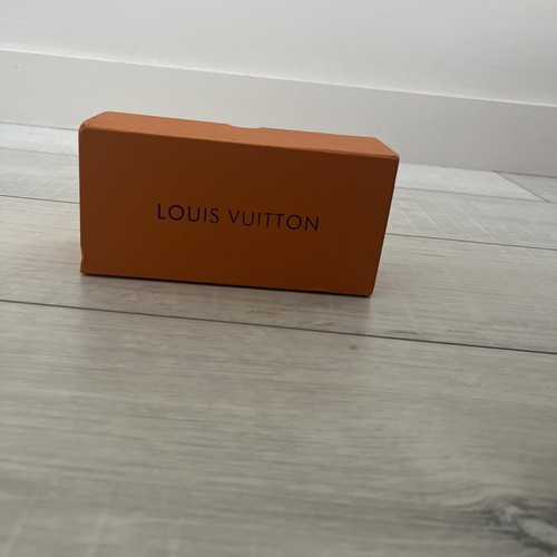 Louis vuitton magnetic - lv,