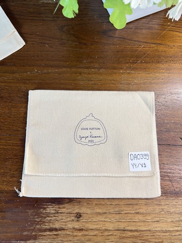 Authentic louis vuitton - louis, dust